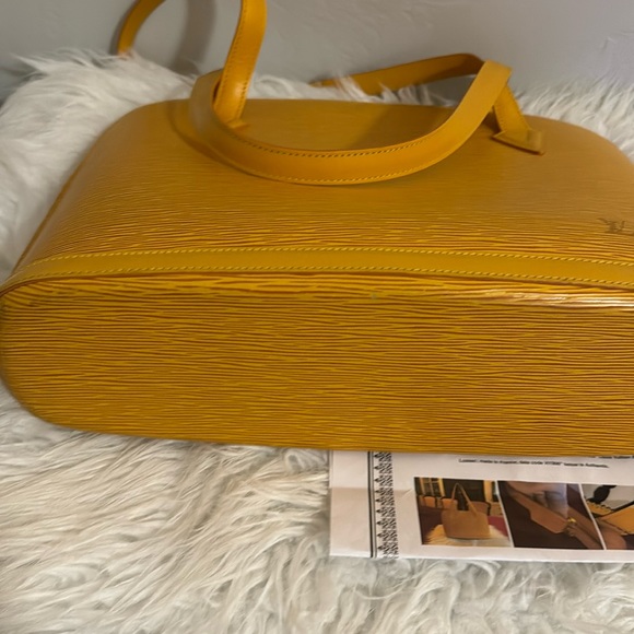 Authentic Louis Vuitton! - Picture 6 of 7